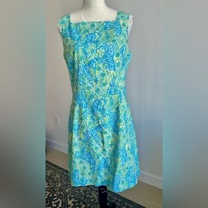 Lilly Pulitzer shift dress (12) Excellent condition. Back zipper,vibrant colors.